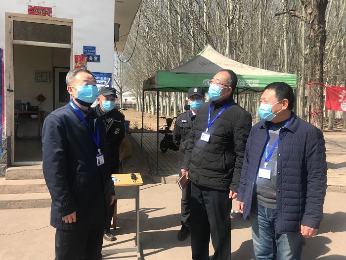 李书记看望榆次校区防控一线工作人员.jpg
